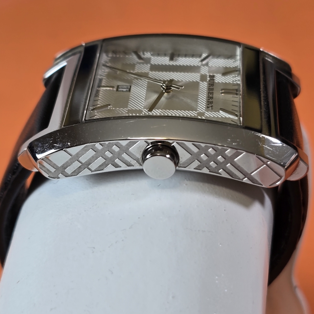{DISCOUNTED} 〽️Burberry BU1570 Pearl Square Watch〽️ - Picture 9 of 9